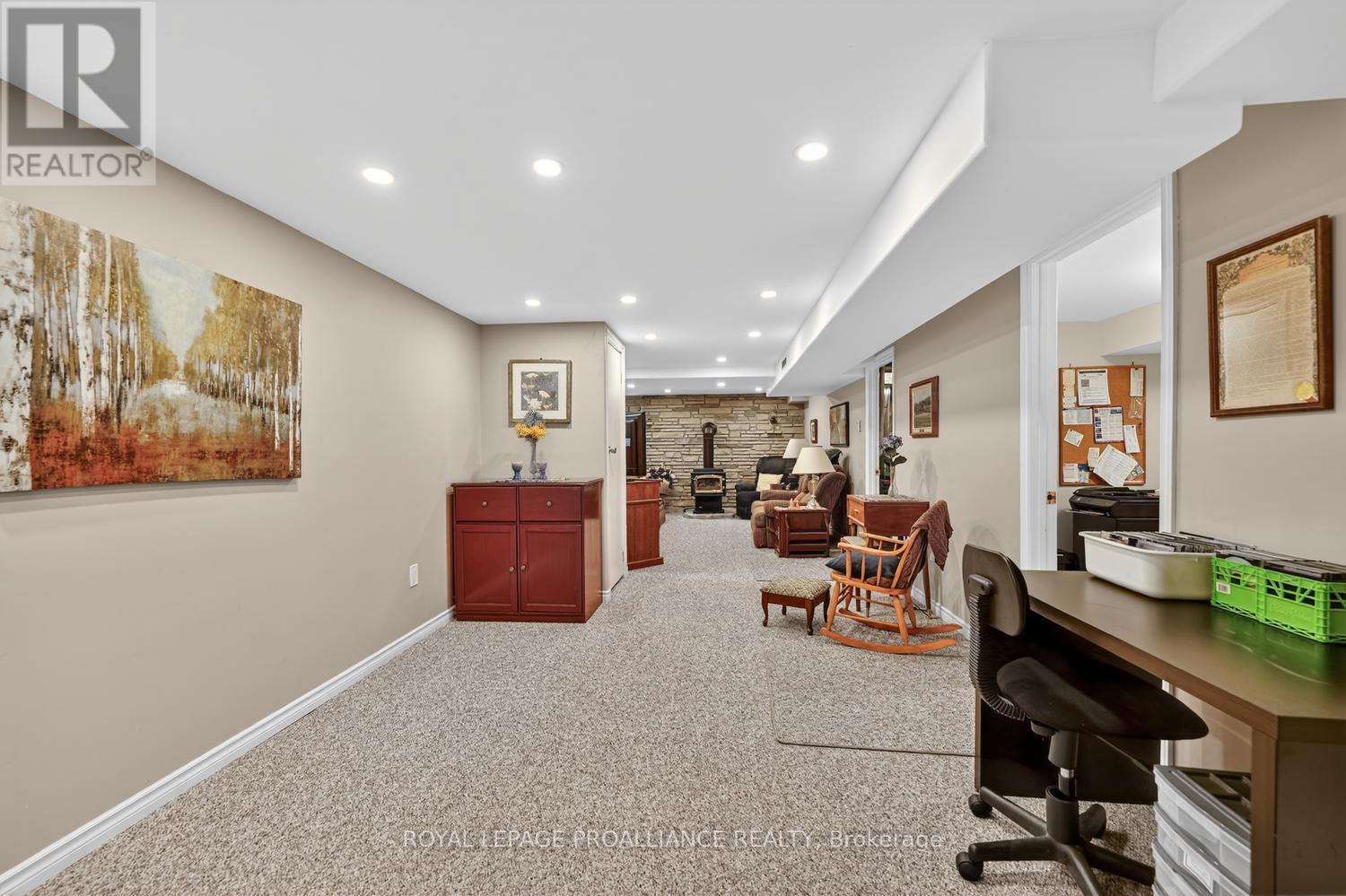 8 BERNARD CRESCENT - 28