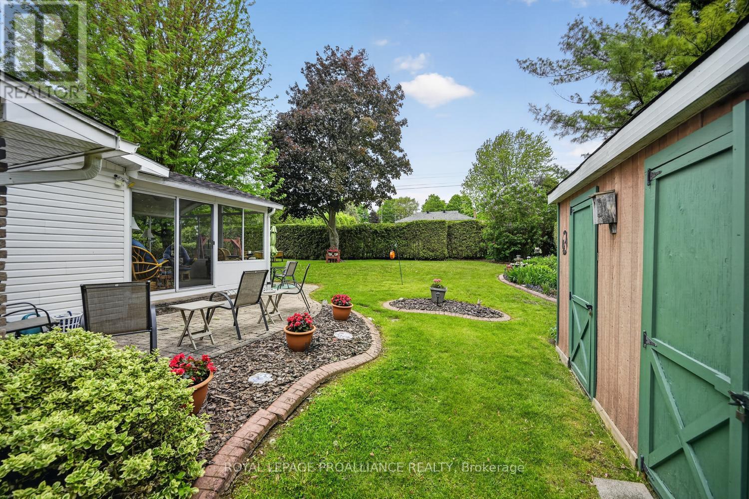8 BERNARD CRESCENT - 4