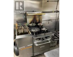 650 Yonge Street, Toronto, ON M4Y2A6 Photo 6