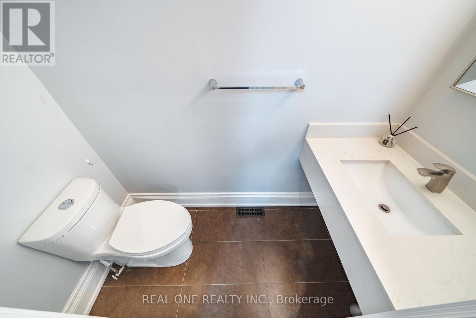 67 ELEANOR CIRCLE - 23