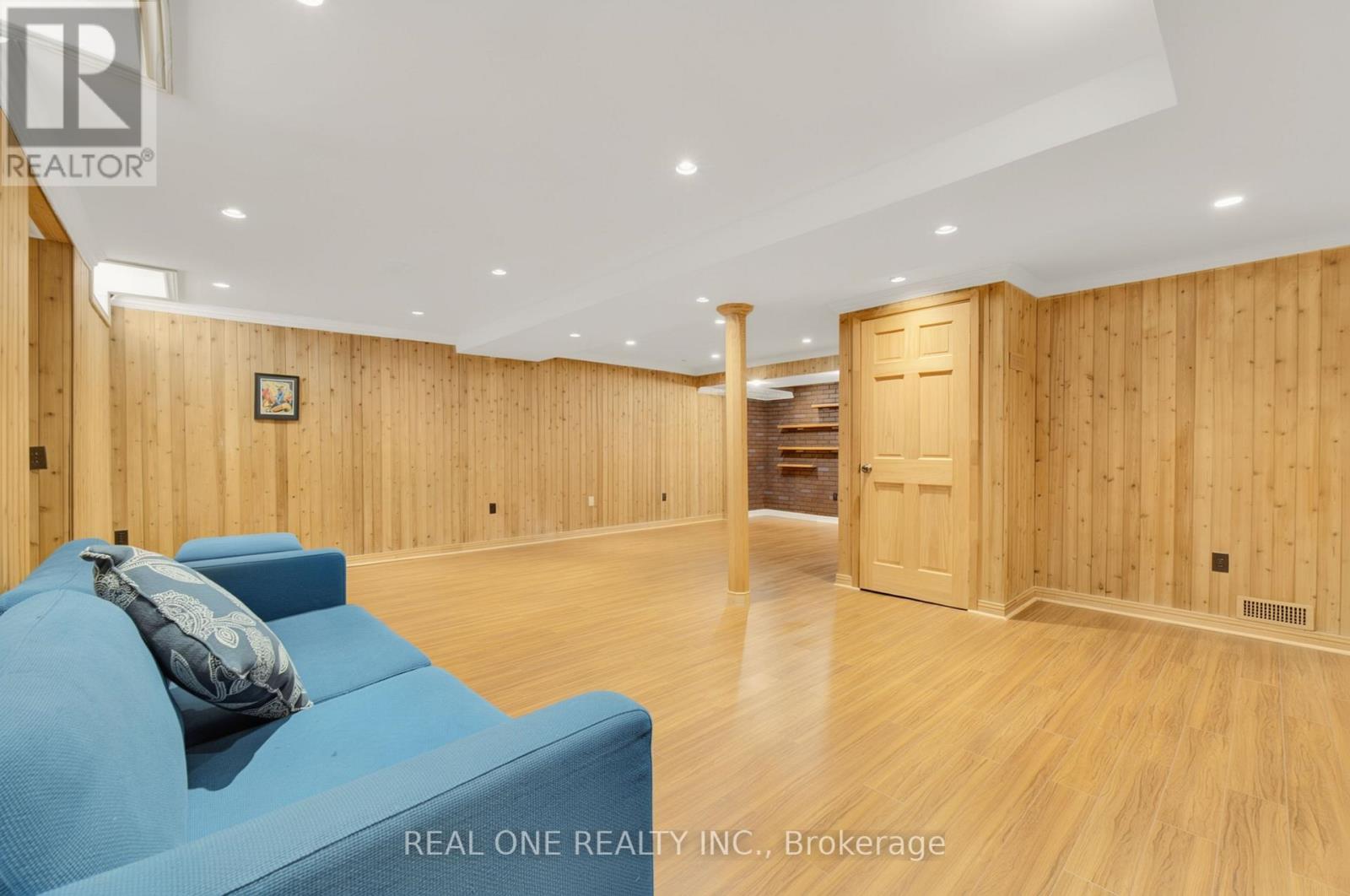 67 ELEANOR CIRCLE - 39