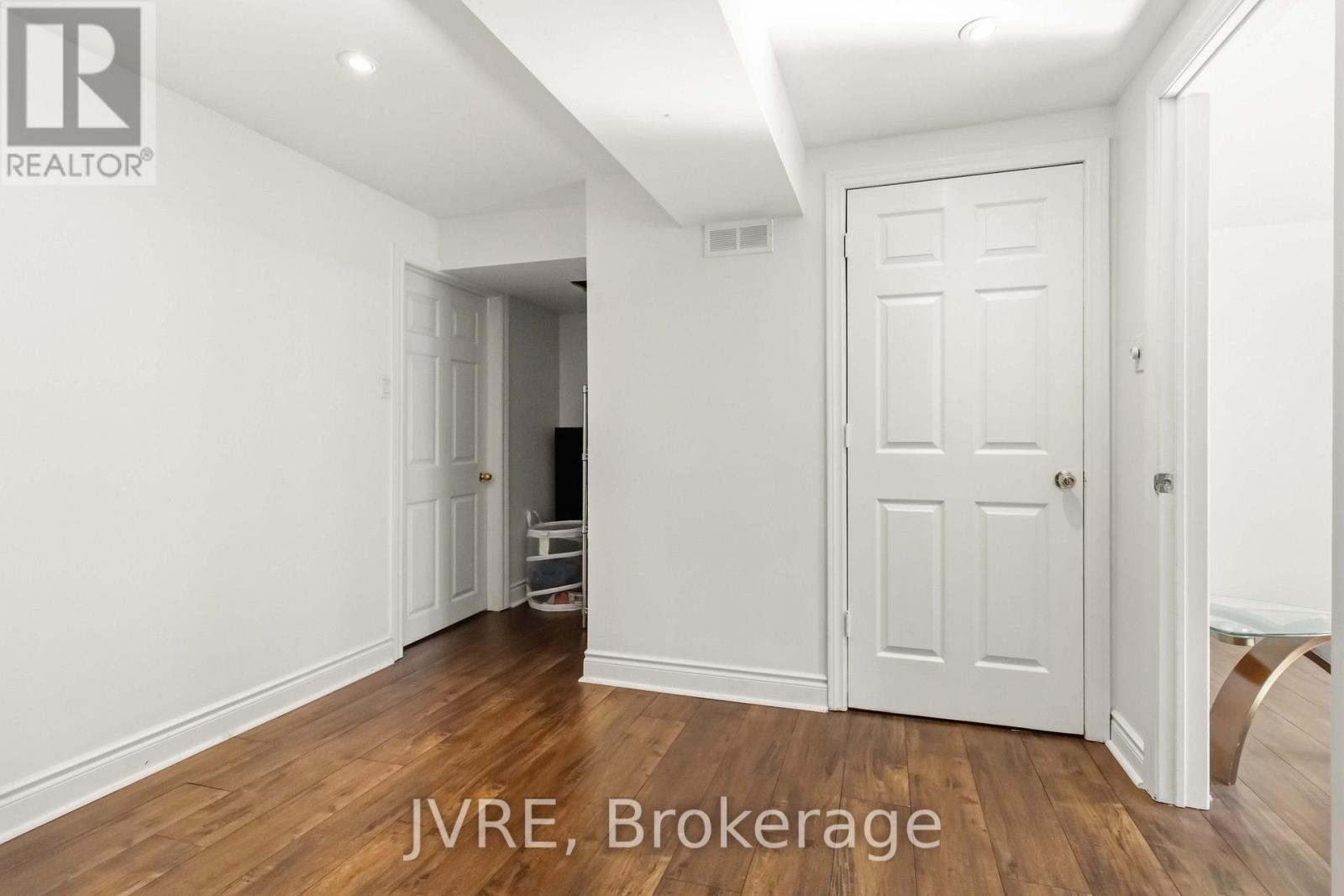 2918 WESTBURY COURT - 30