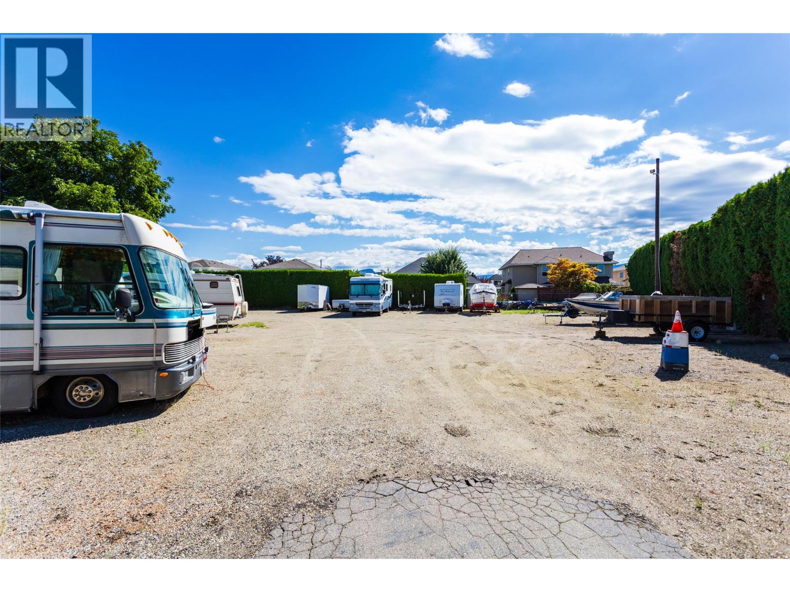 #79 3535 Casorso Road - 18