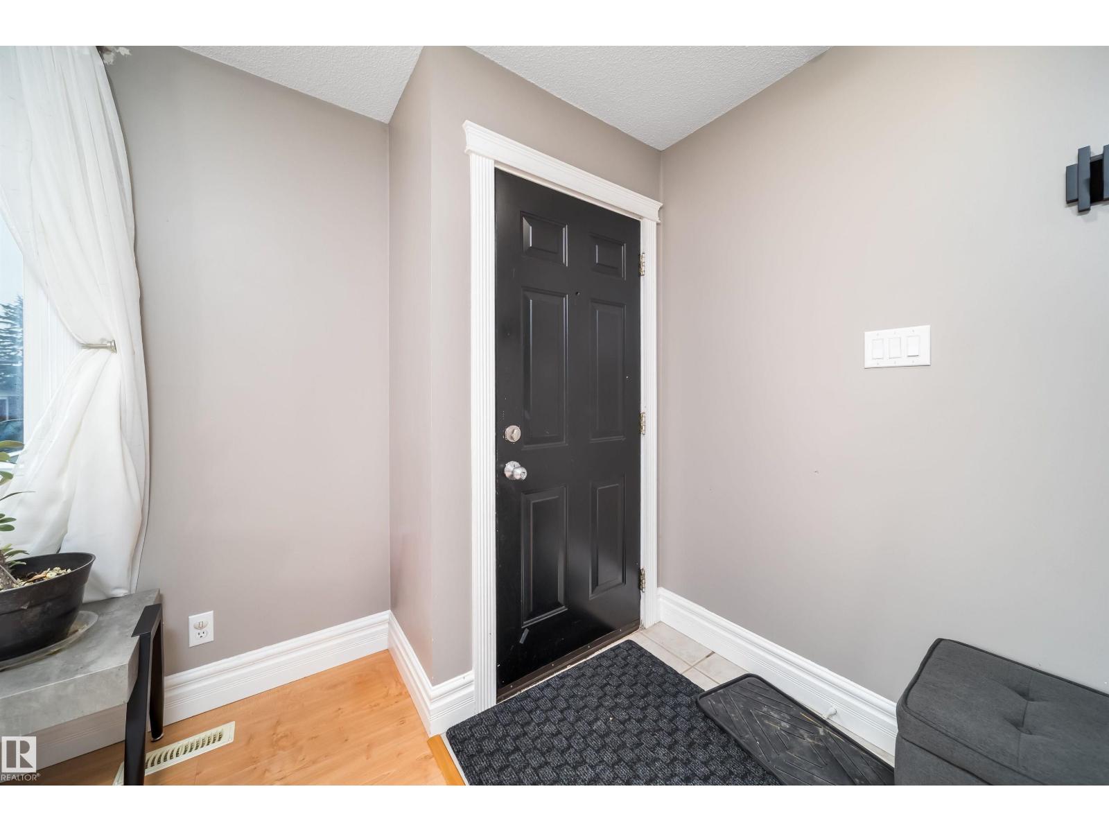 8512 142A AV NW - 4
