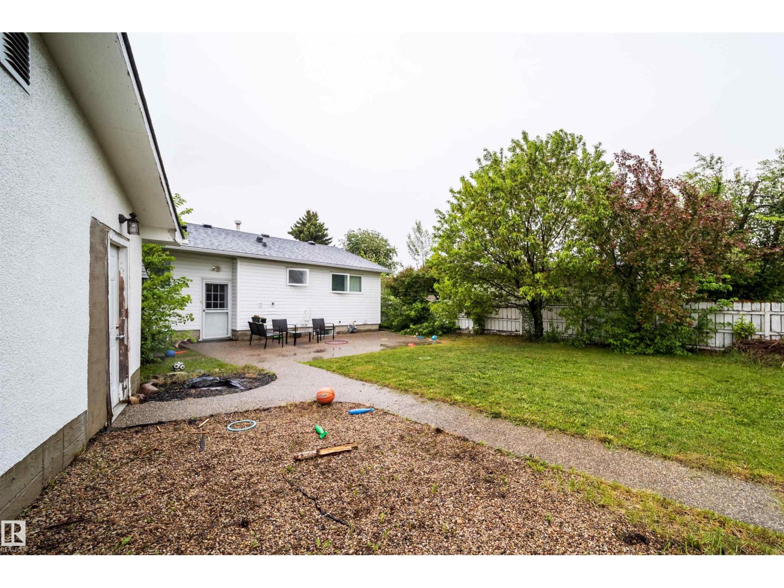 8512 142A AV NW - 31