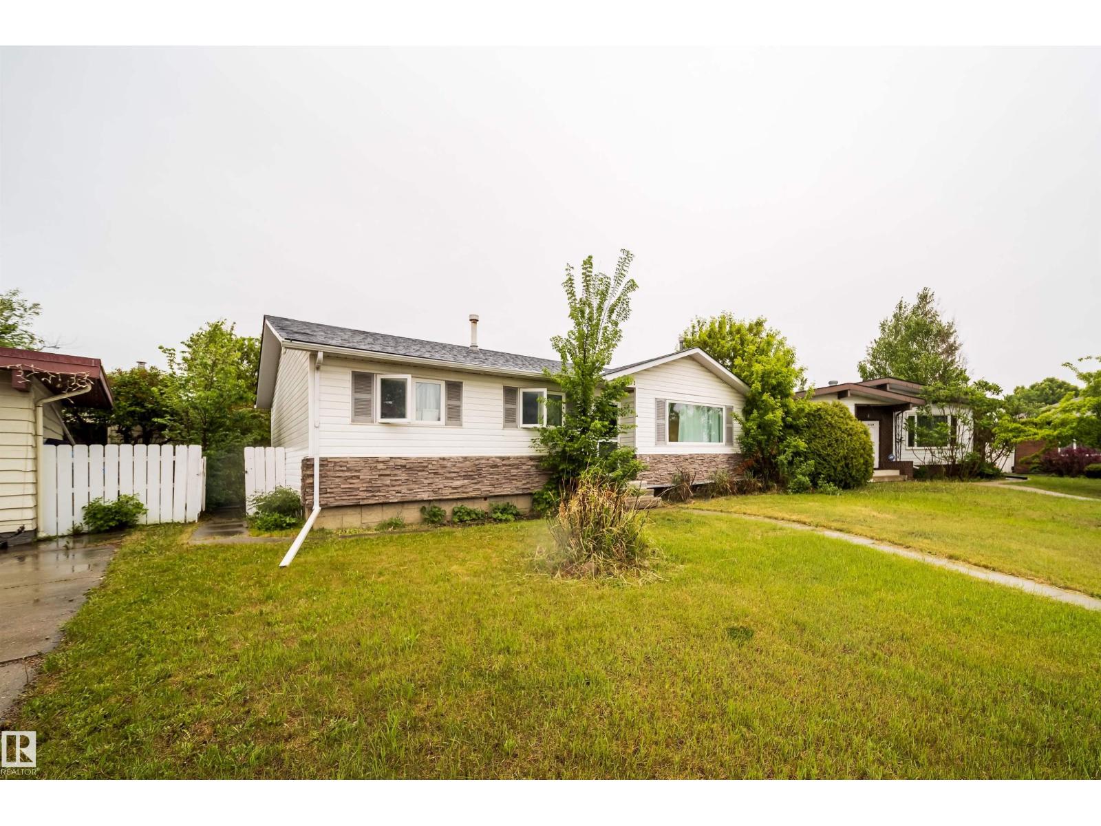 8512 142A AV NW - 2