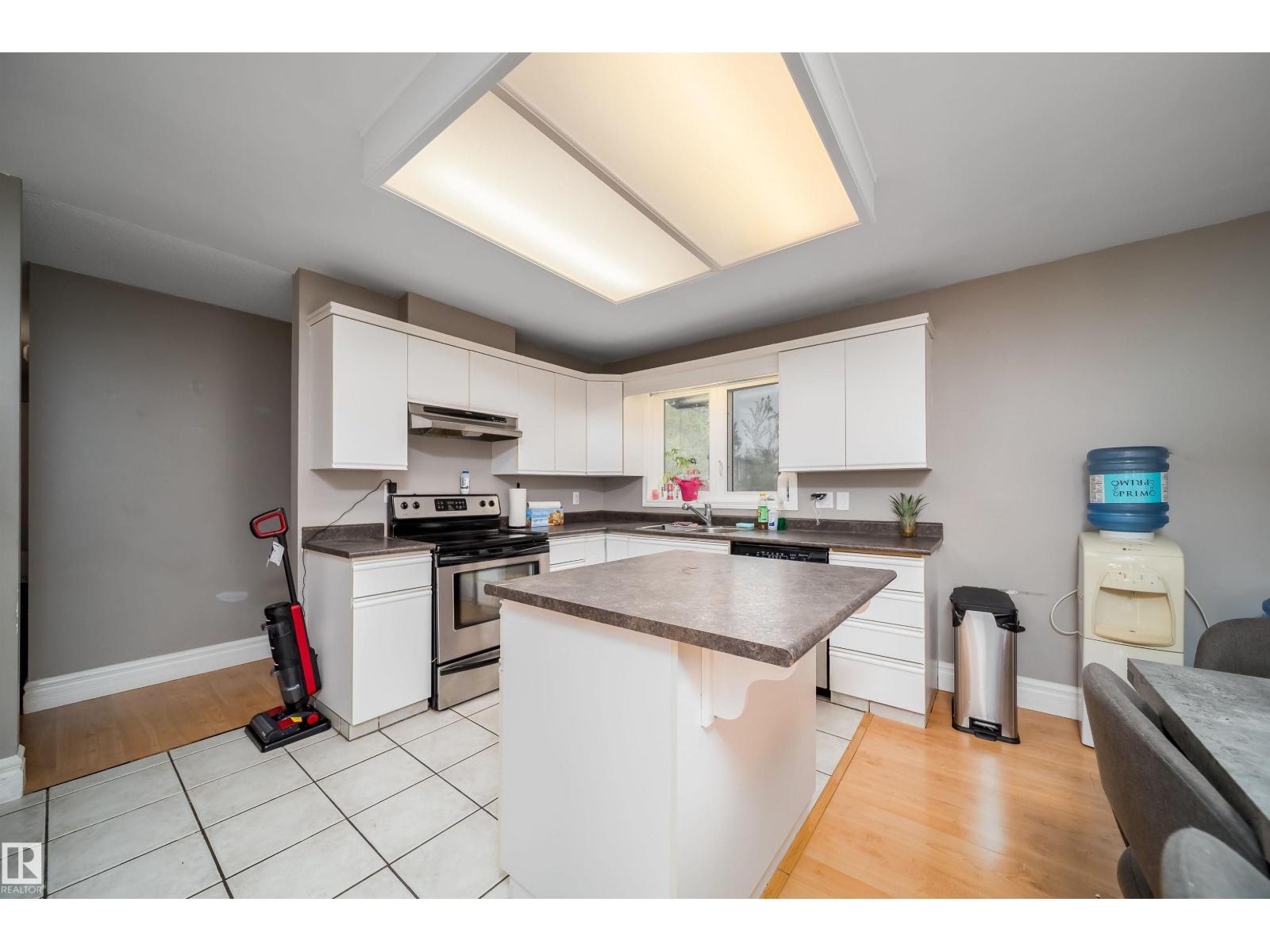 8512 142A AV NW - 8