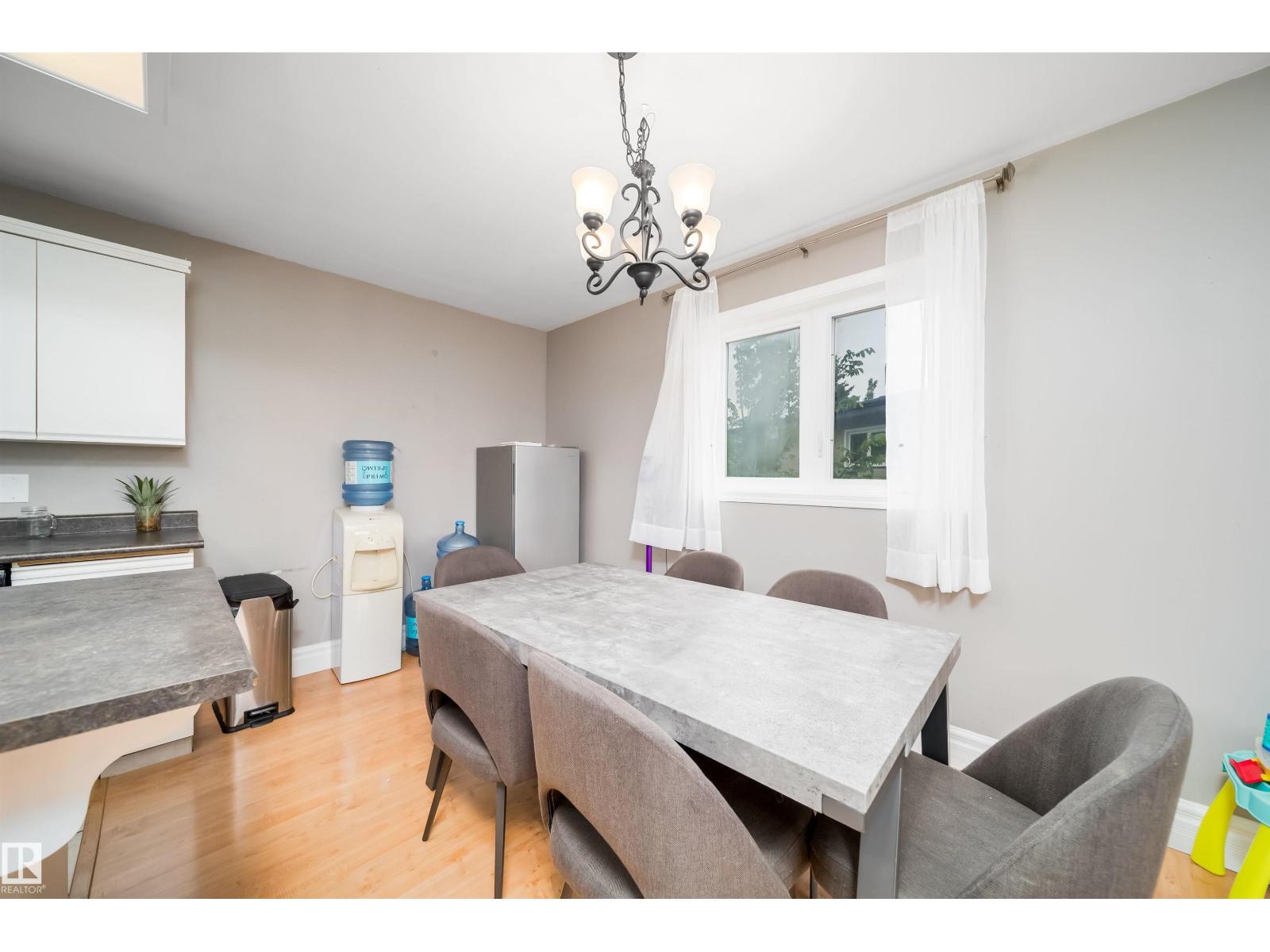 8512 142A AV NW - 10