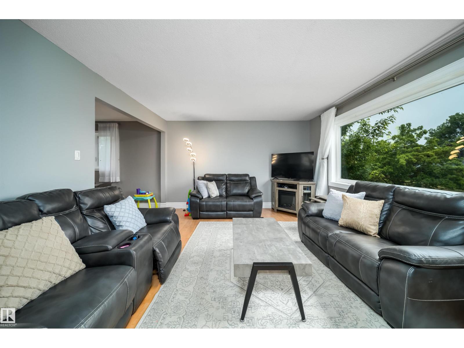 8512 142A AV NW - 11