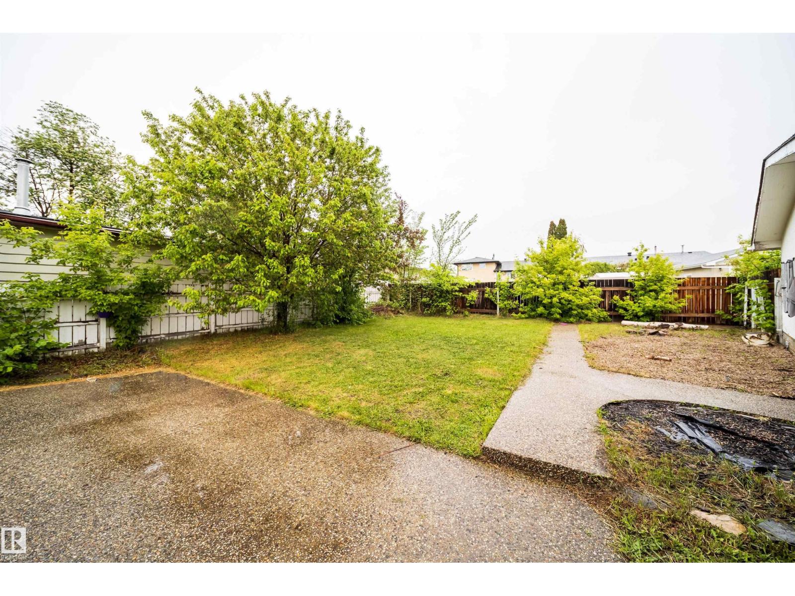 8512 142A AV NW - 30