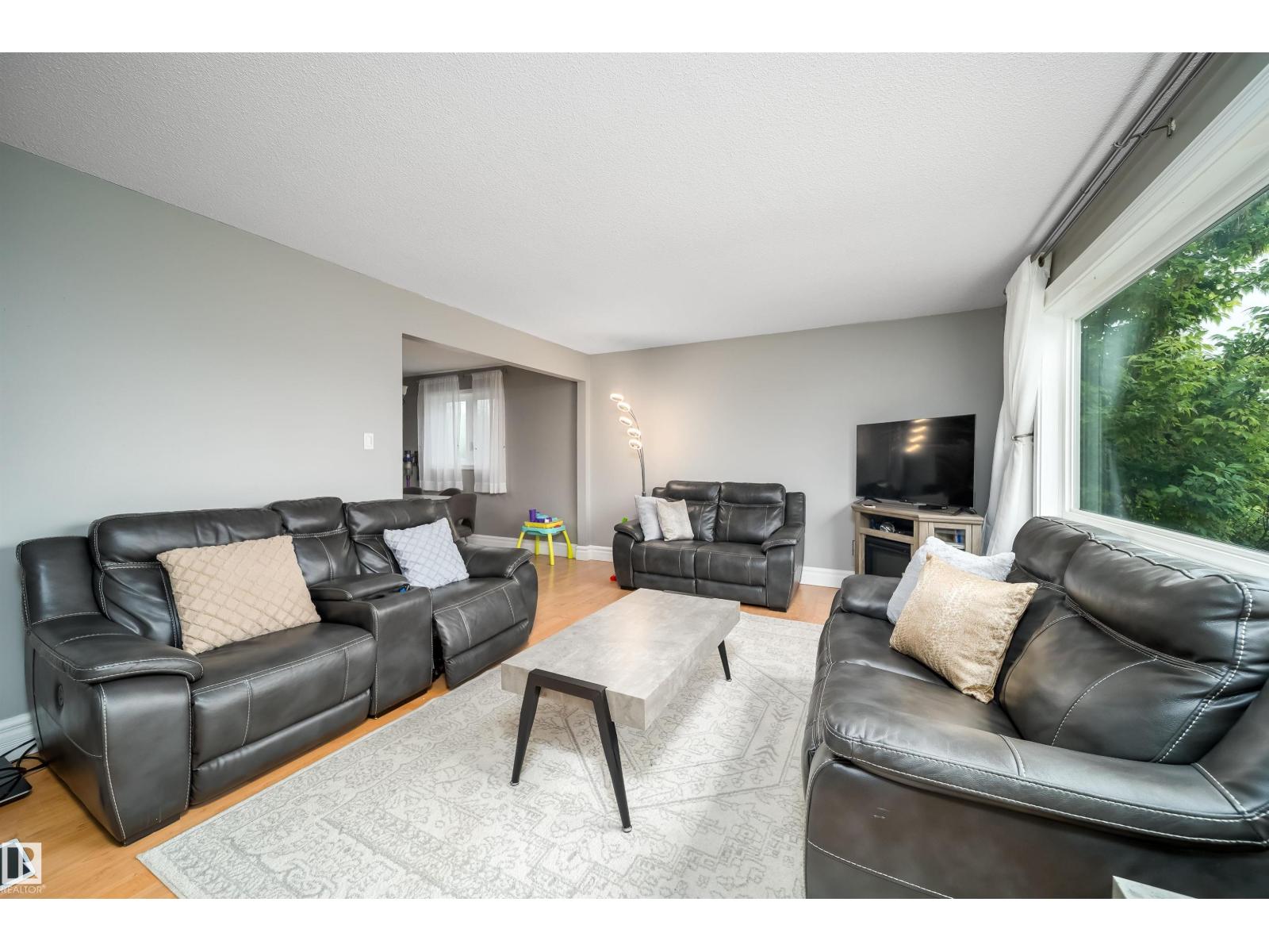 8512 142A AV NW - 13
