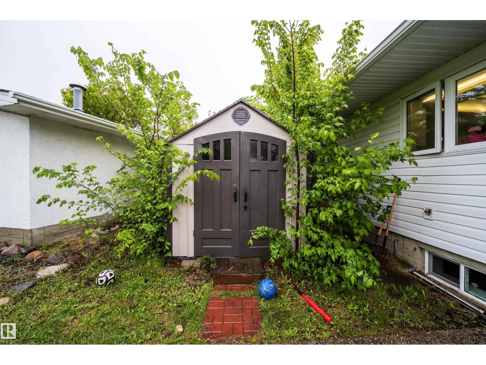 8512 142A AV NW - 34