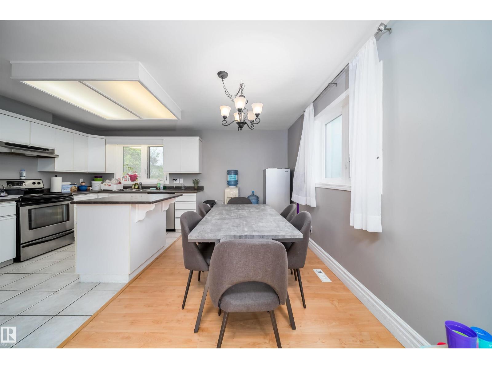 8512 142A AV NW - 9