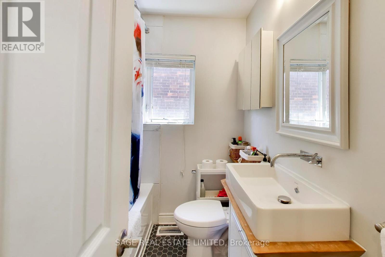 1575 DUFFERIN STREET - 10