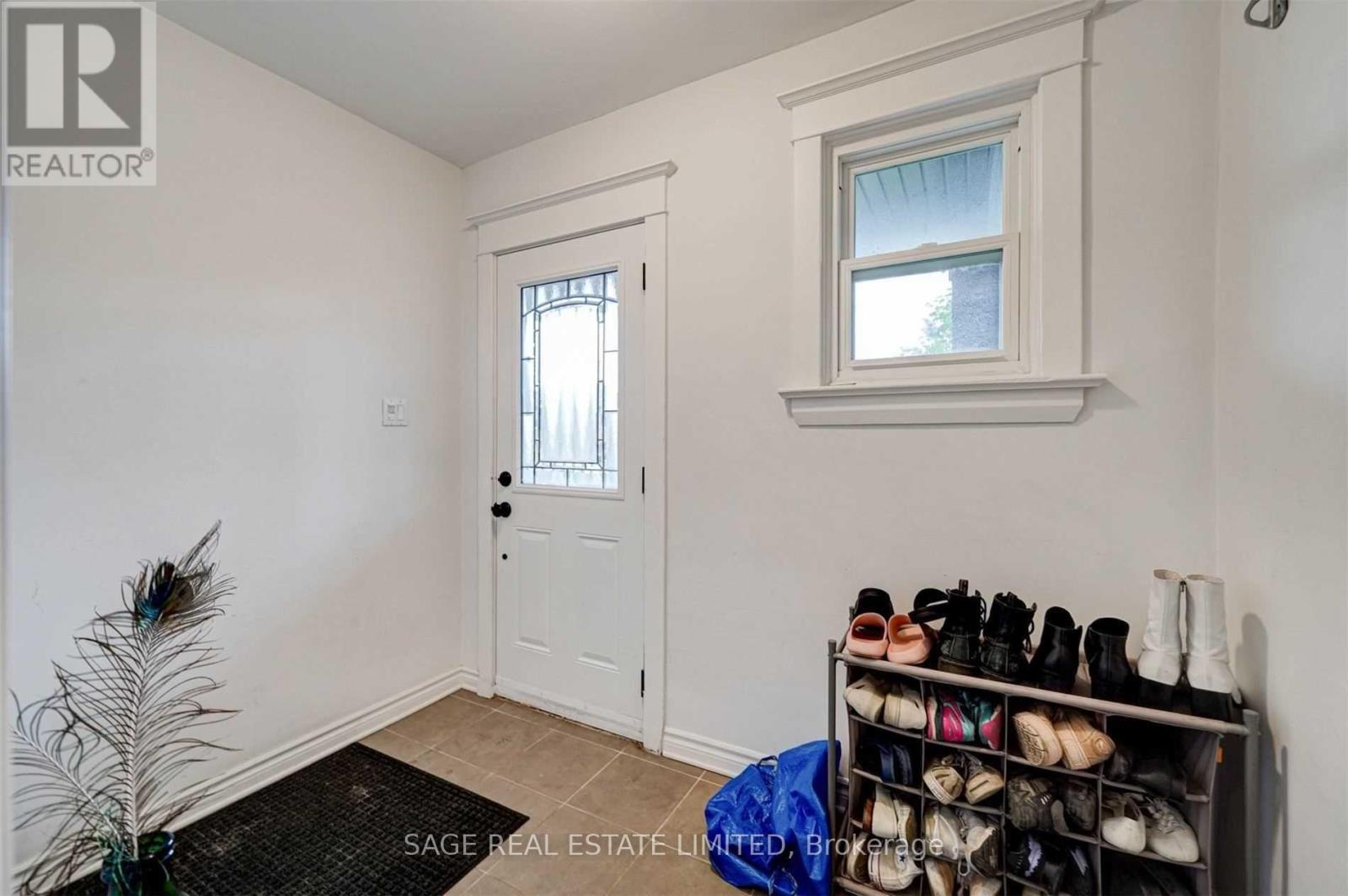 1575 DUFFERIN STREET - 13