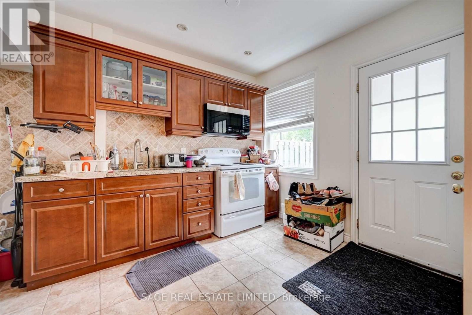 1575 DUFFERIN STREET - 14