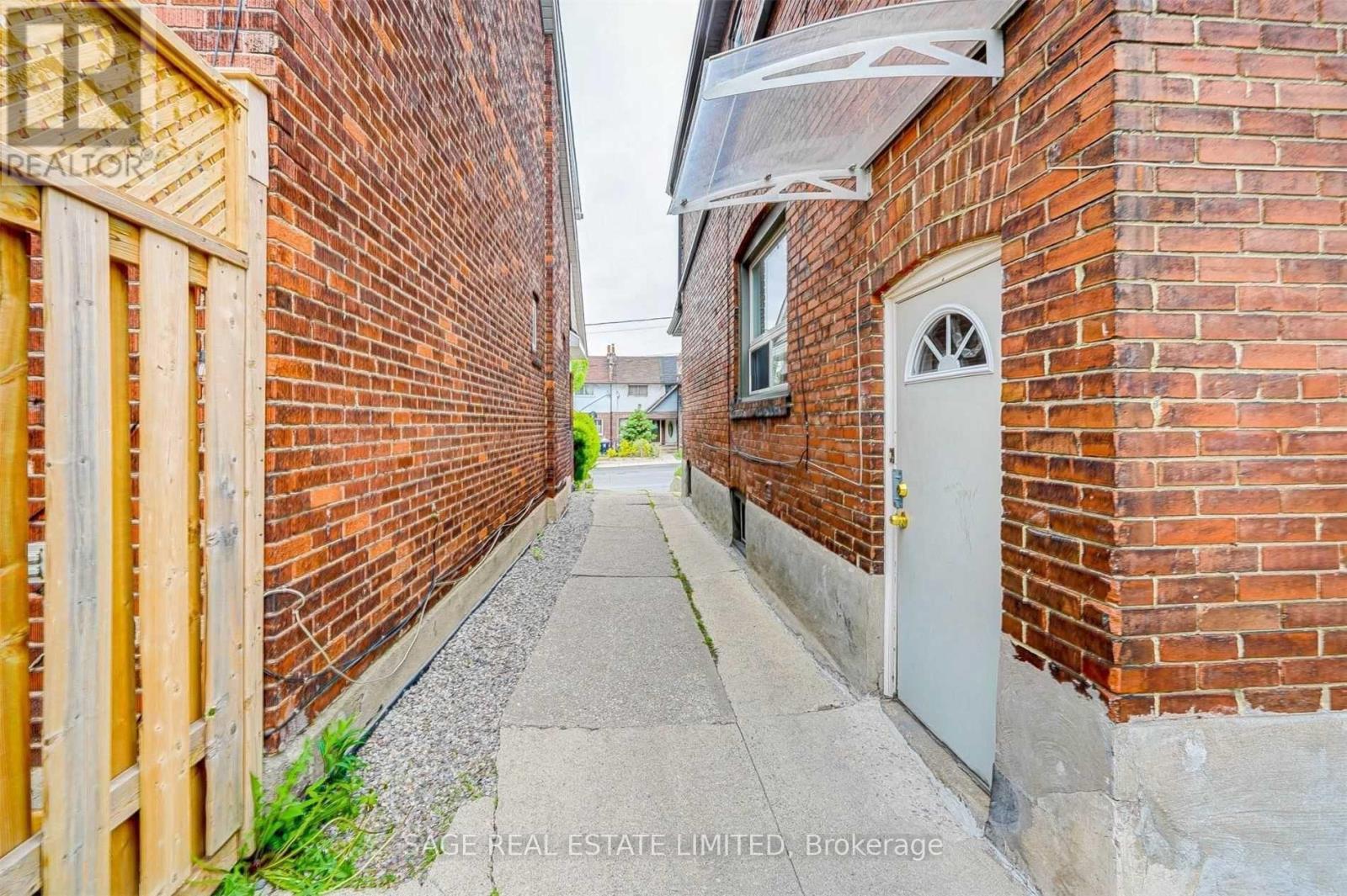 1575 DUFFERIN STREET - 18