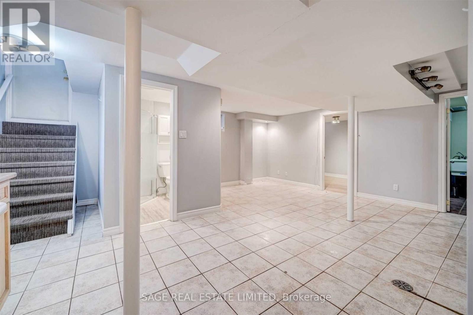 1575 DUFFERIN STREET - 21
