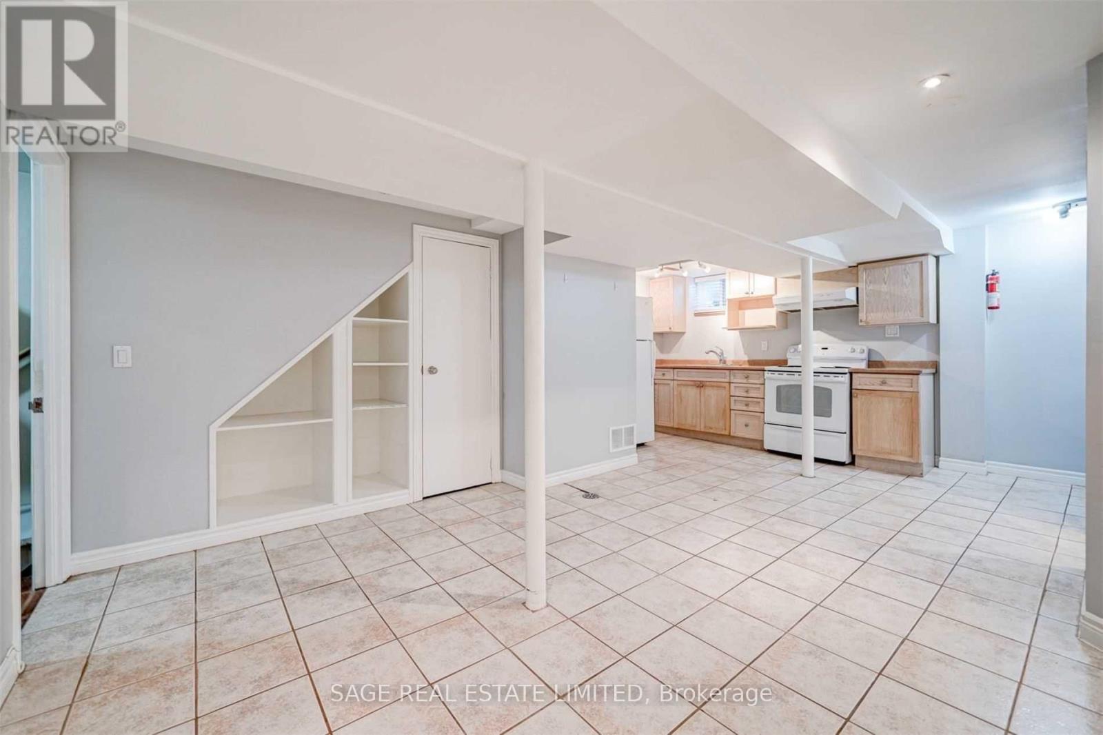 1575 DUFFERIN STREET - 22