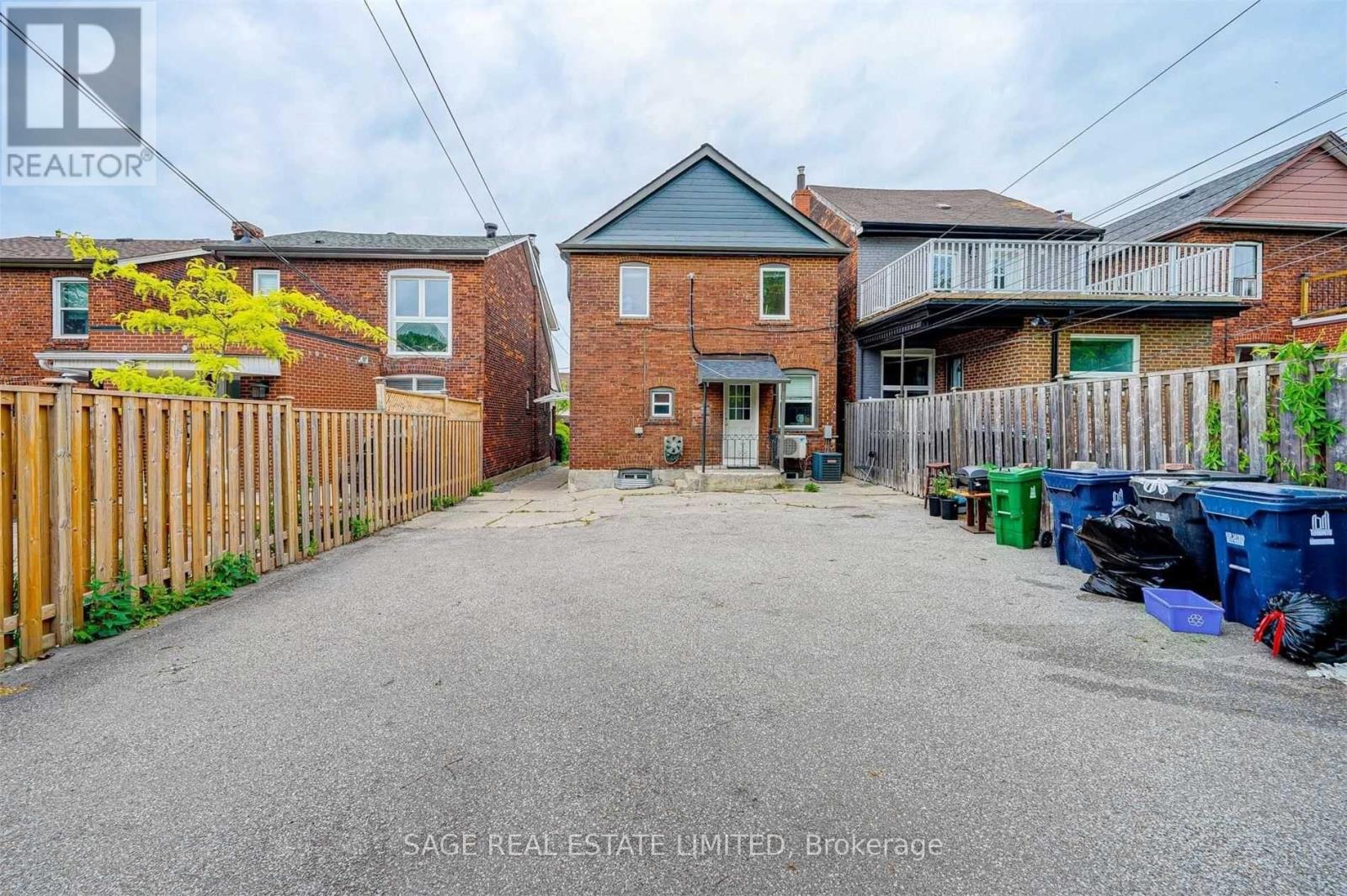1575 DUFFERIN STREET - 26