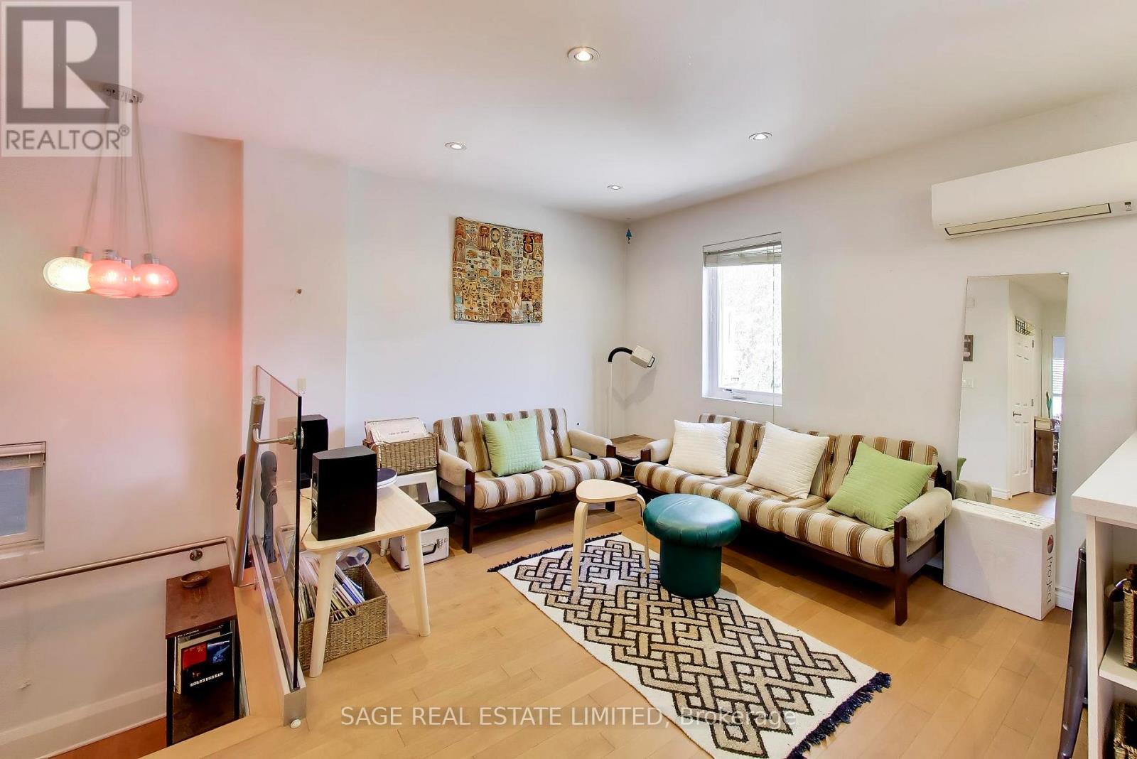 1575 DUFFERIN STREET - 4
