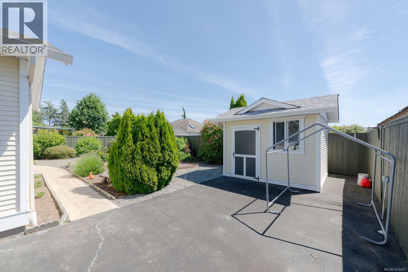 1085 Tara Cres - 42