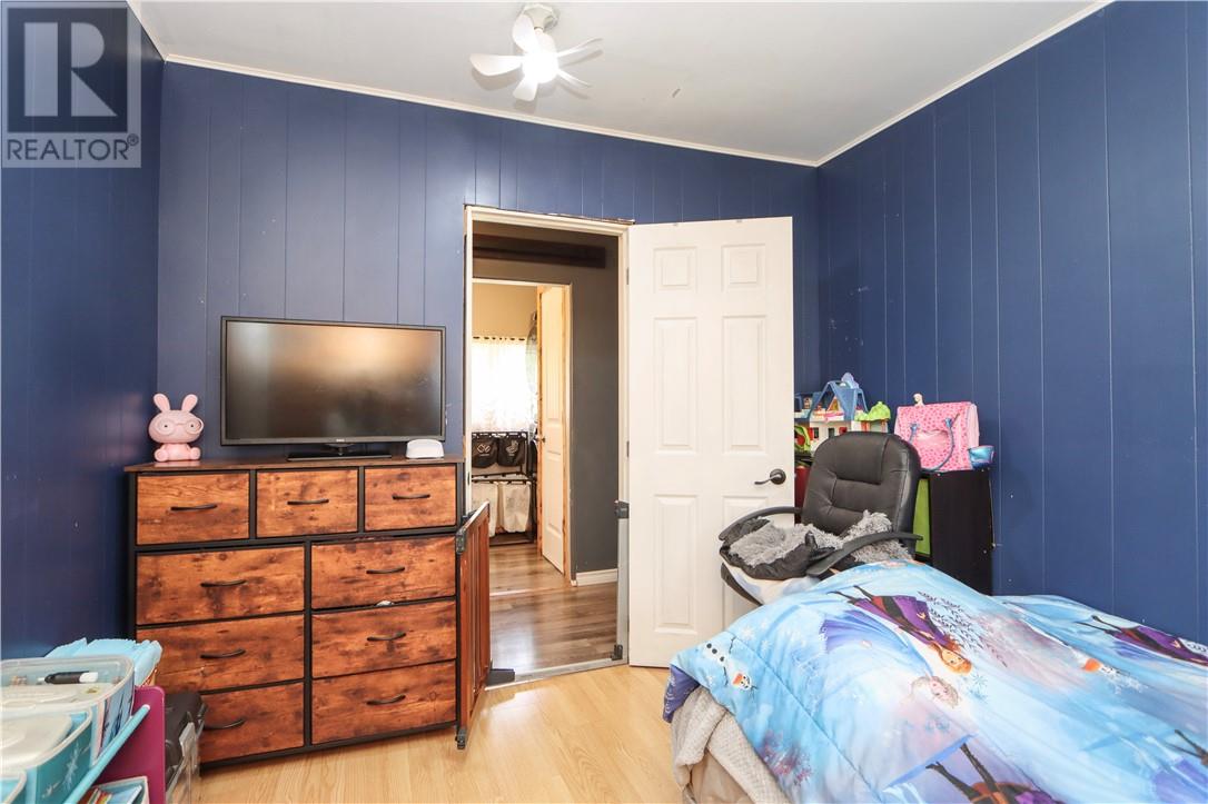 22 Trunk Road - 14