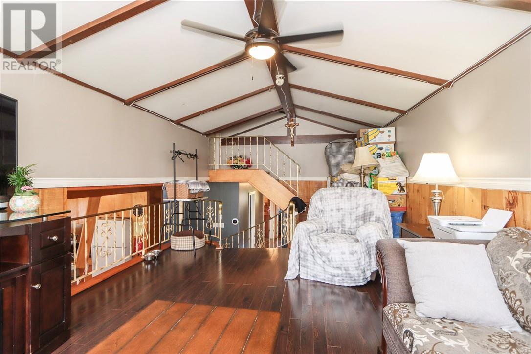 22 Trunk Road - 12