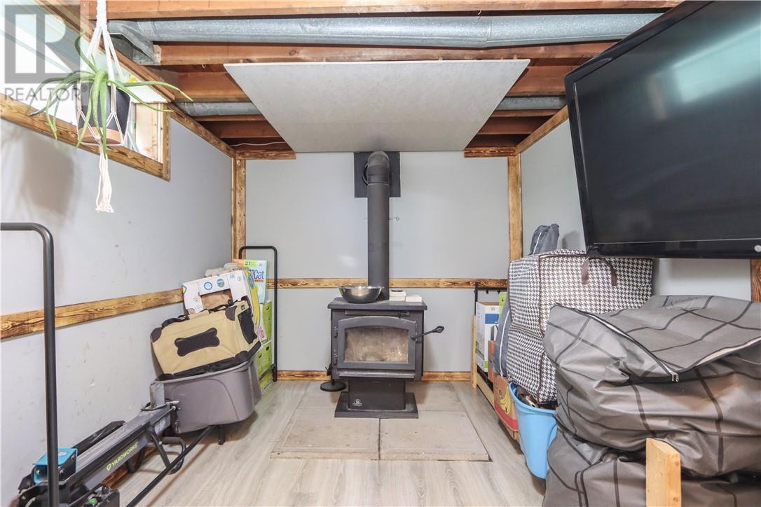 22 Trunk Road - 24