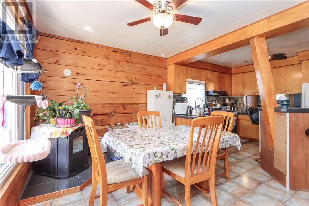 22 Trunk Road - 2