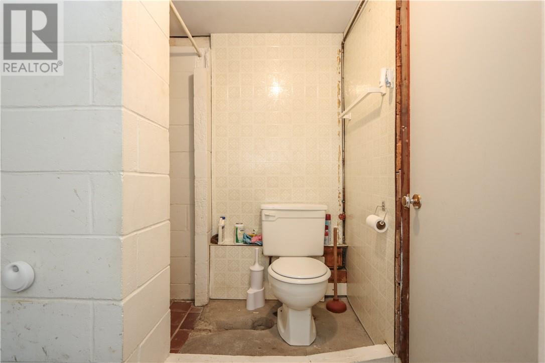 22 Trunk Road - 28