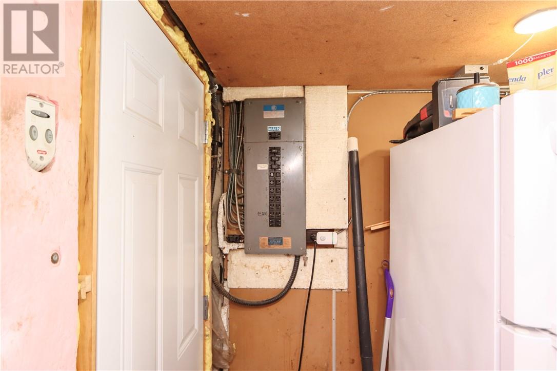 22 Trunk Road - 31