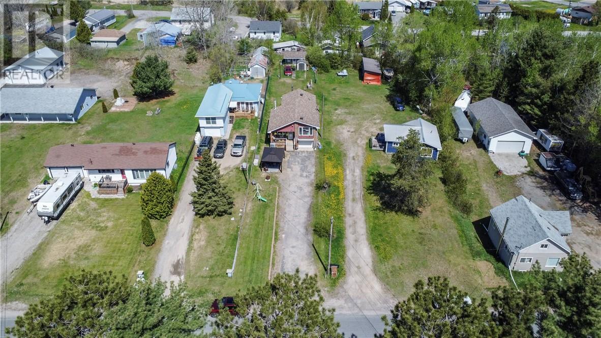 22 Trunk Road - 38