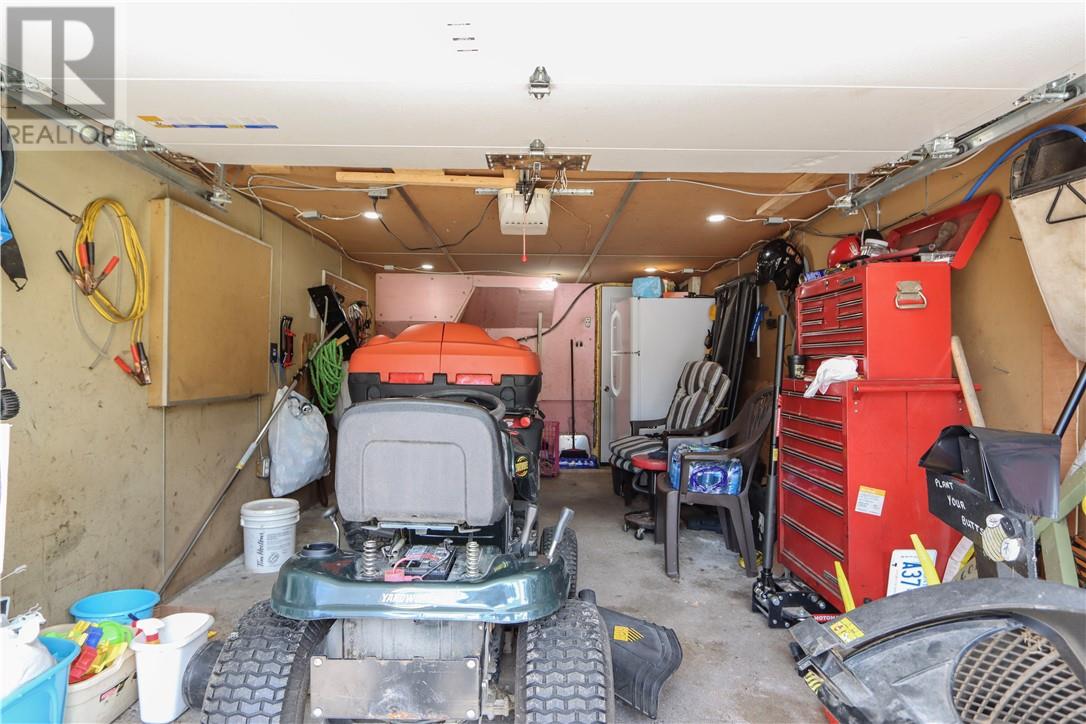 22 Trunk Road - 32