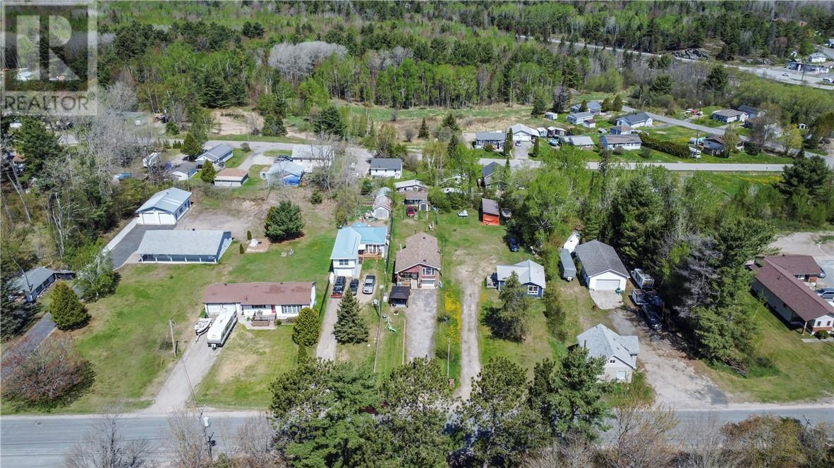 22 Trunk Road - 39
