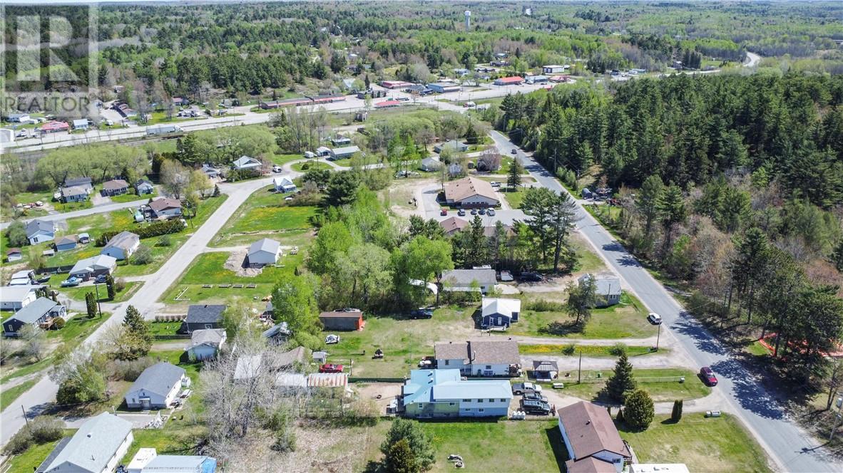 22 Trunk Road - 42