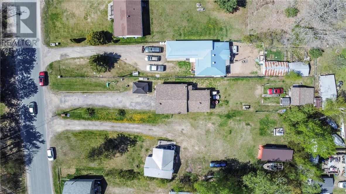 22 Trunk Road - 41