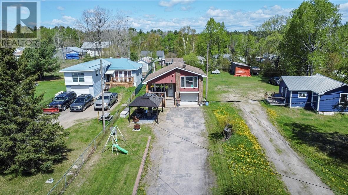 22 Trunk Road - 37
