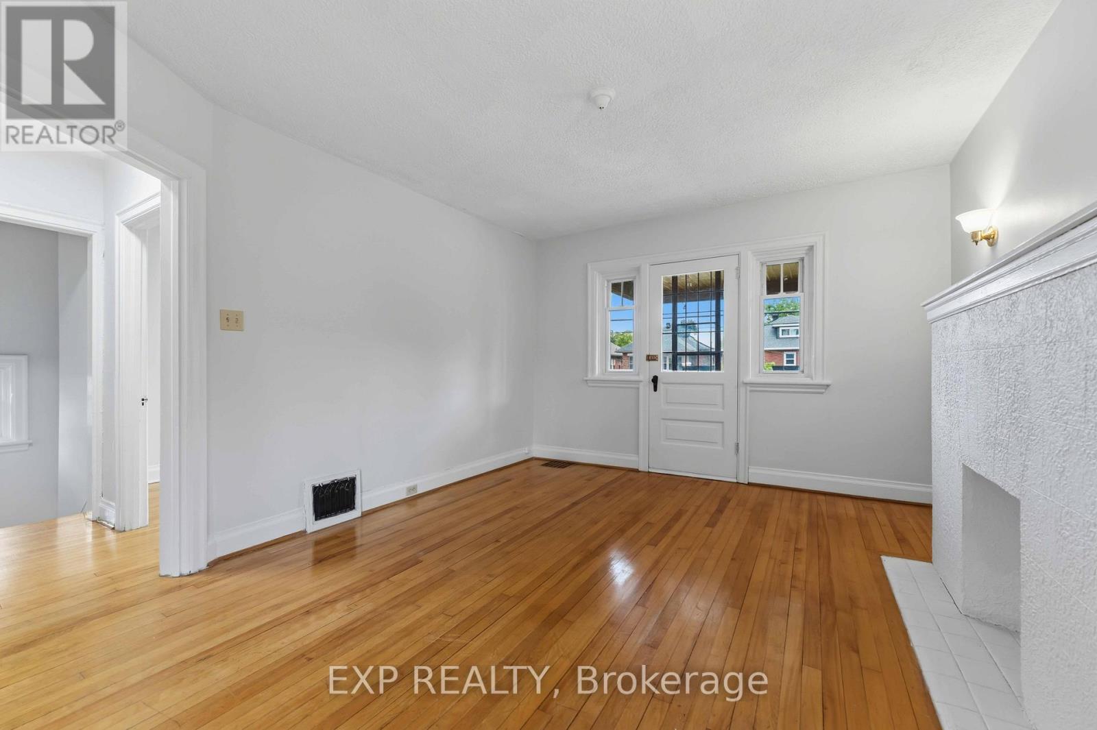 448-450 HOLLAND AVENUE - 10