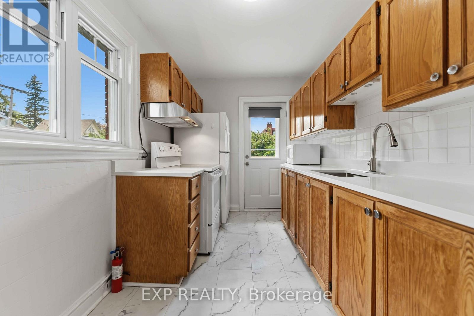 448-450 HOLLAND AVENUE - 19