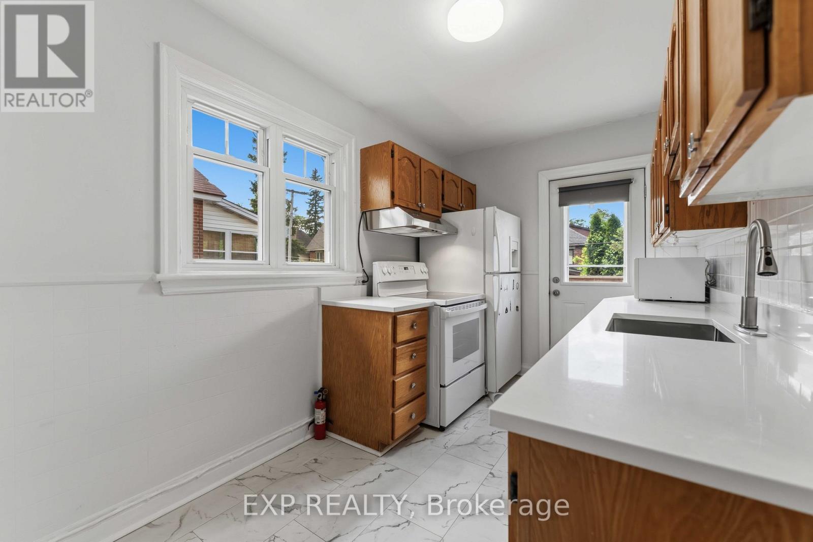 448-450 HOLLAND AVENUE - 20