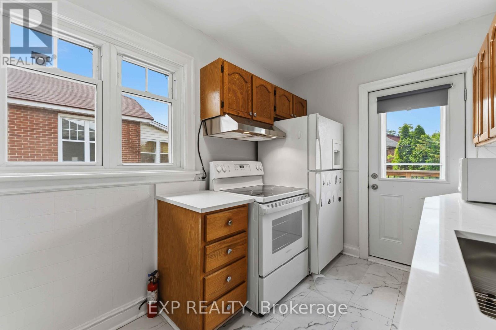 448-450 HOLLAND AVENUE - 22