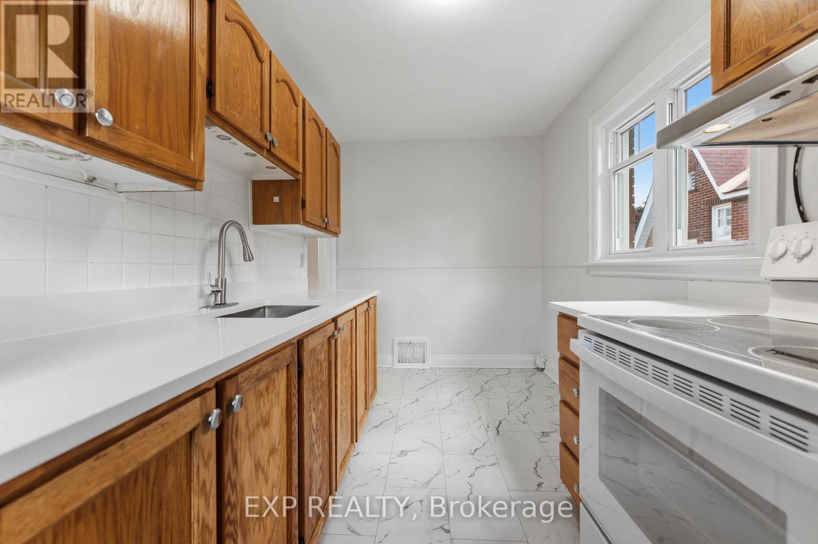 448-450 HOLLAND AVENUE - 23