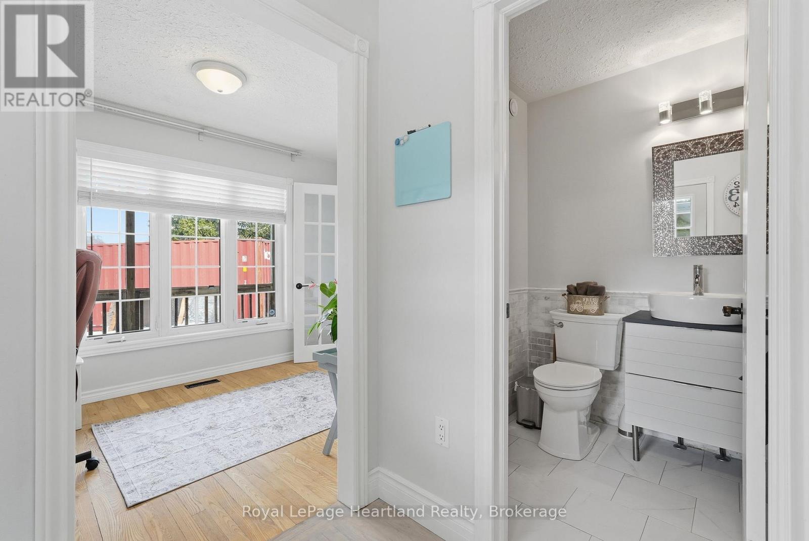 25 JOHN STREET W - 16