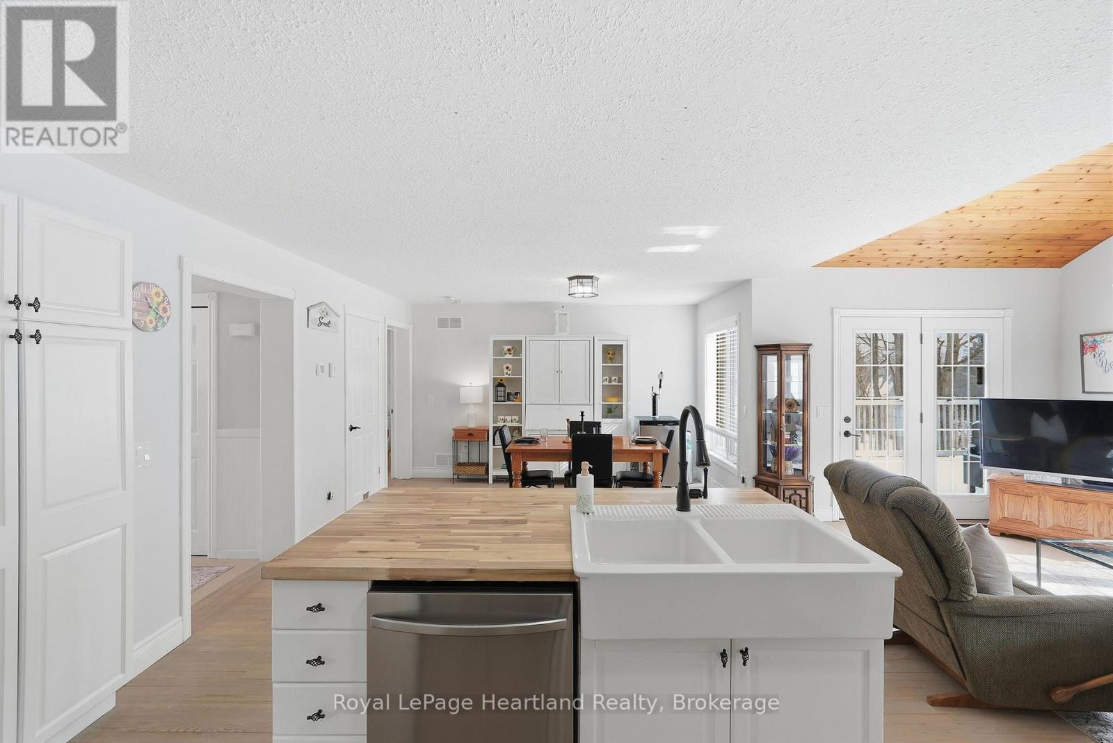 25 JOHN STREET W - 20