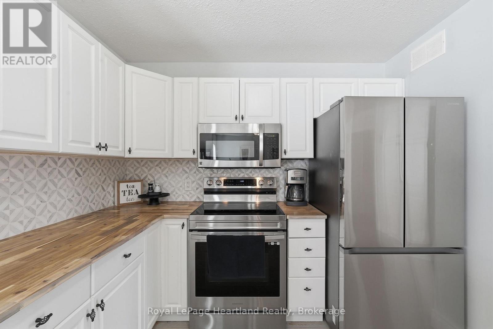 25 JOHN STREET W - 21