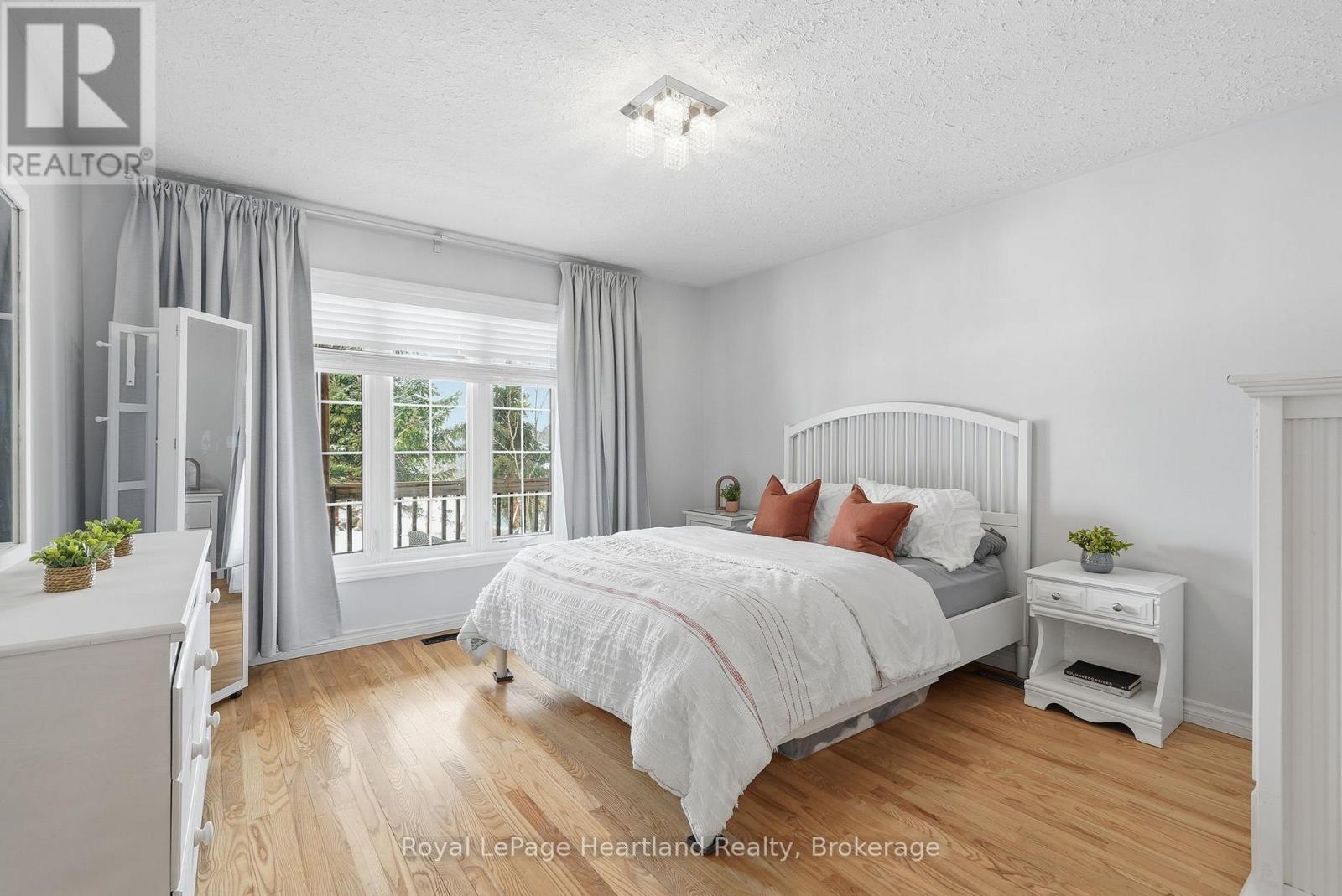25 JOHN STREET W - 28