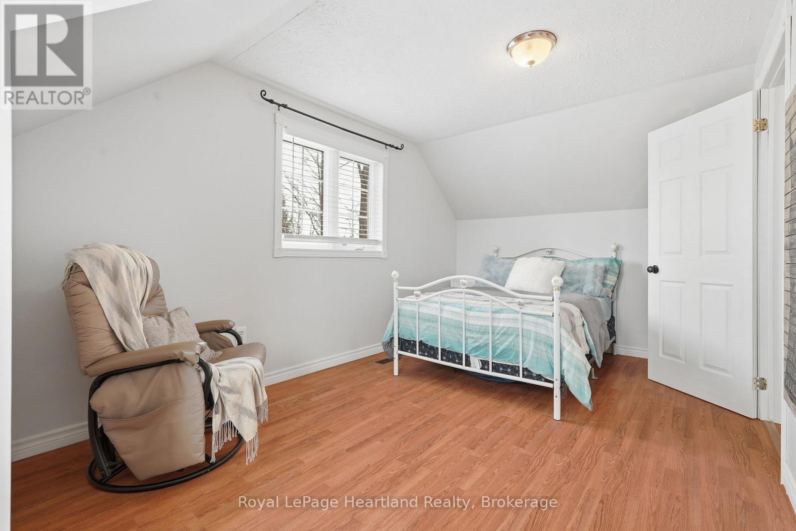 25 JOHN STREET W - 35