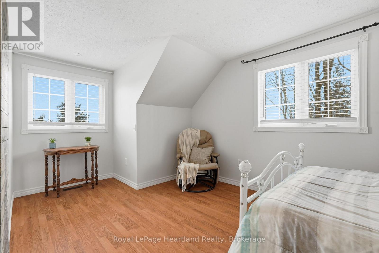 25 JOHN STREET W - 36