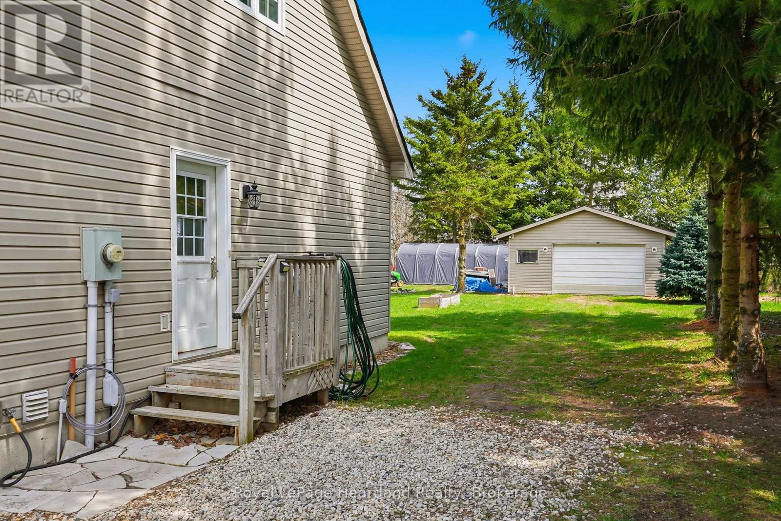 25 JOHN STREET W - 6